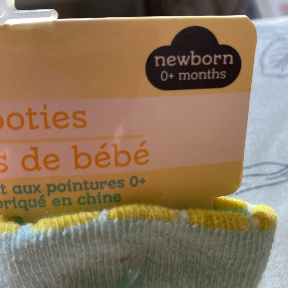 NEW Baby Booties & Scratch Mittens